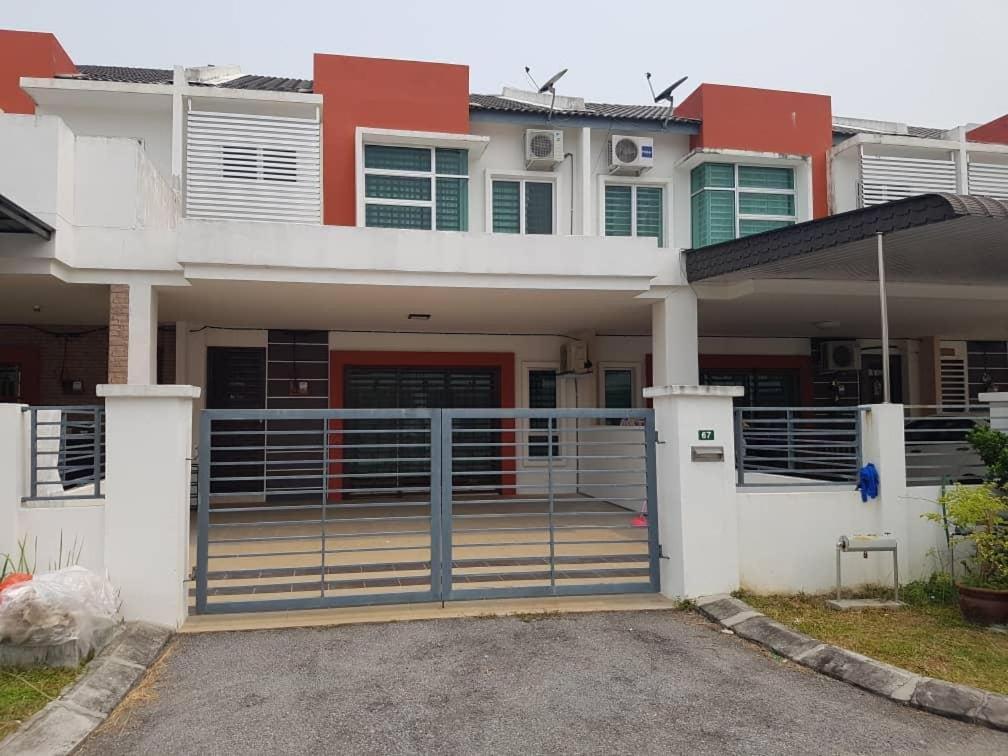 Hasnifana Homestay Seri Iskandar Dış mekan fotoğraf
